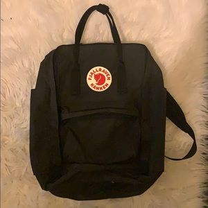 15” black authentic fjällräven kånken backpack